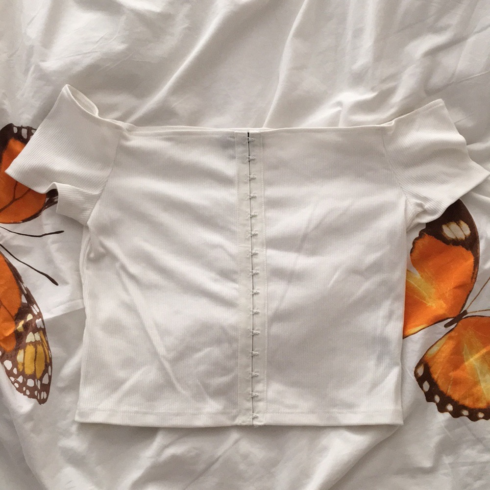 ✨NWT✨ TOPSHOP Cropped Off the Shoulder Top (White)